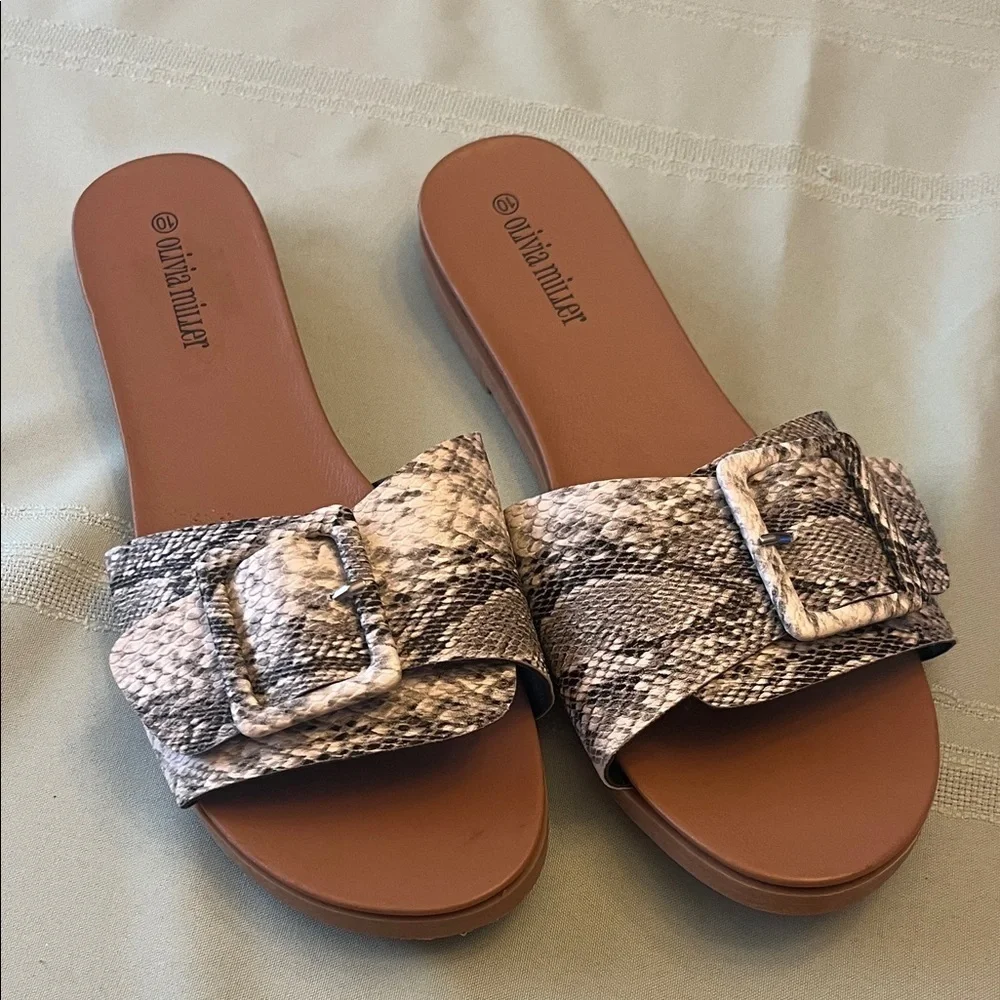 Olivia Miller Snake Pattern Sandals - Tan and Cream size 10